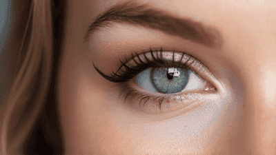 Winged Eyeliner 101: Perfecting Your Cat Eye Technique